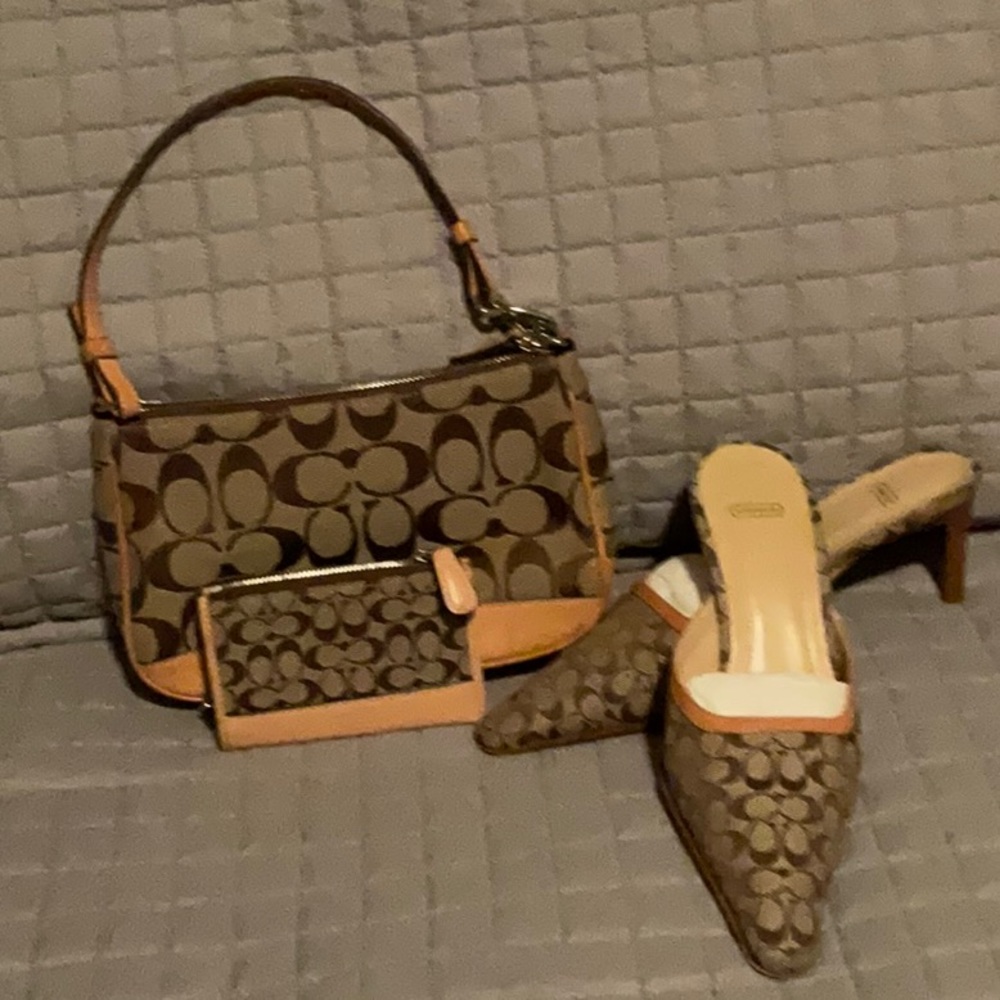 Coach Mules, handbag and keychain wallet - Picture 1 of 5